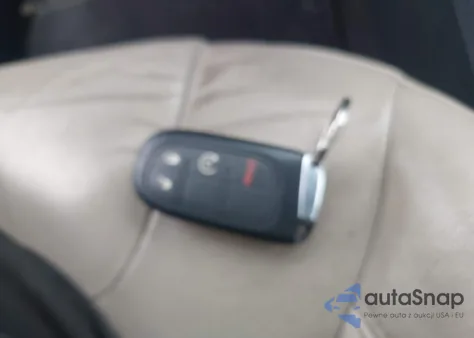 2015 Jeep Cherokee Limited z USA, uszkodzony, nr VIN 1C4PJLDS7FW572617